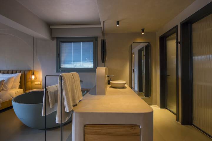 Room 8 of 76