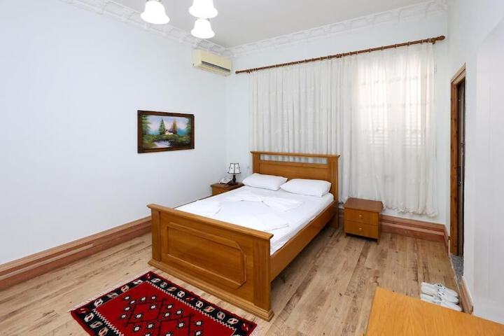 Room 21 of 122
