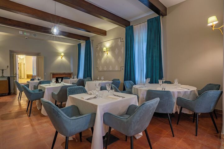 Dining 44 of 66