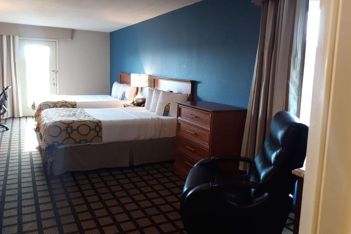 1 King Bed (5 of 12)