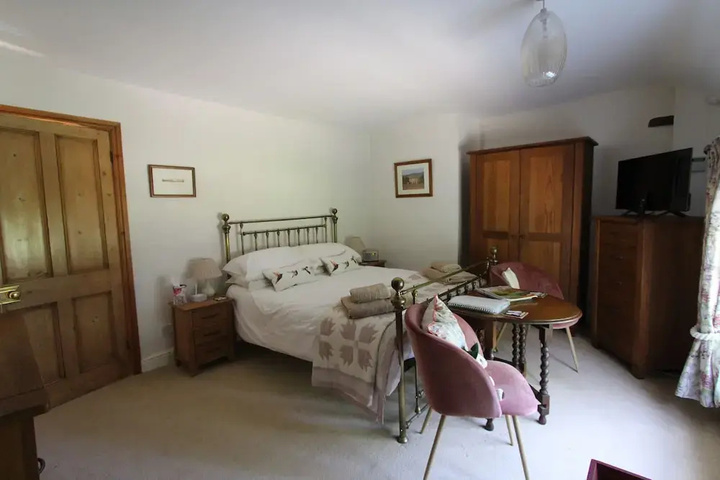 Room 5 of 13