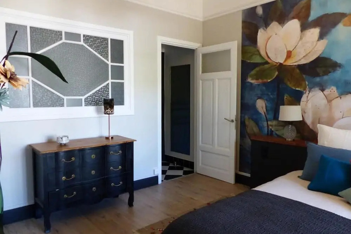 Room 2 of 9