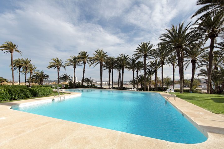 Hotel with Pool