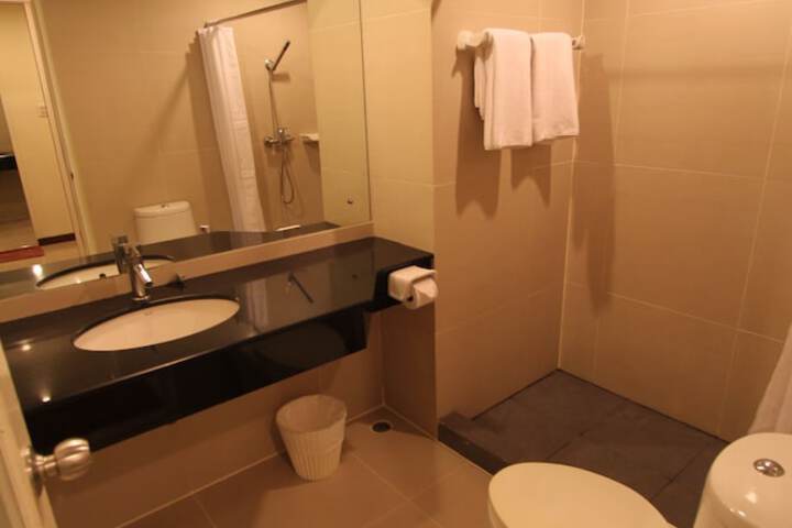 Room 17 of 32