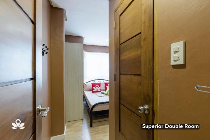 Suite 10 of 32