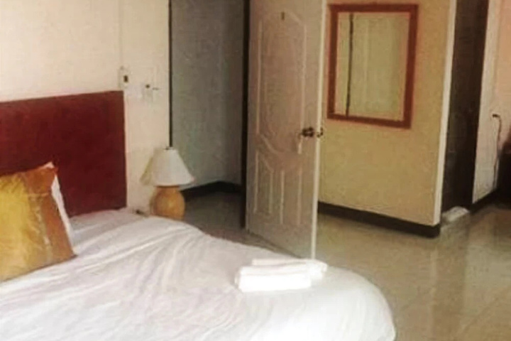 Room 3 of 11