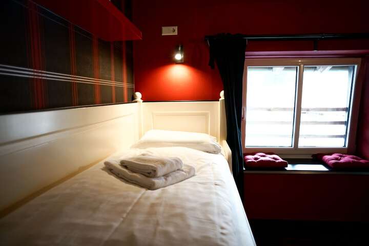 Room 18 of 133