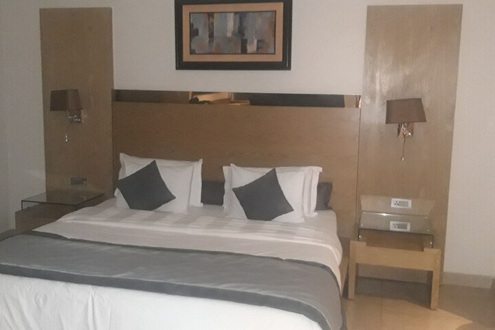Room 13 of 90