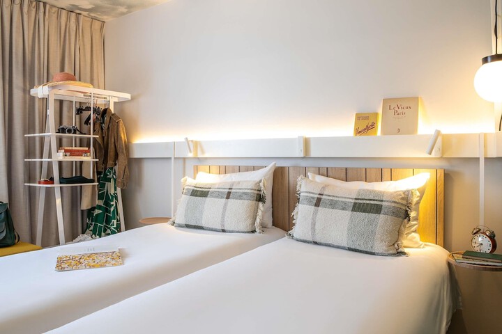 Room 7 of 34