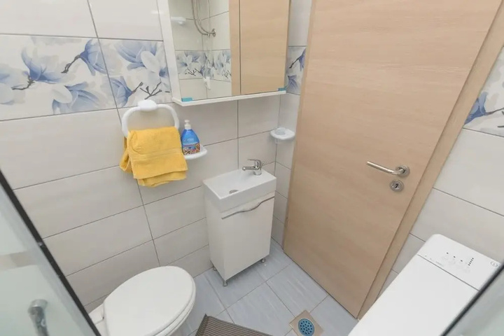 Room 10 of 16