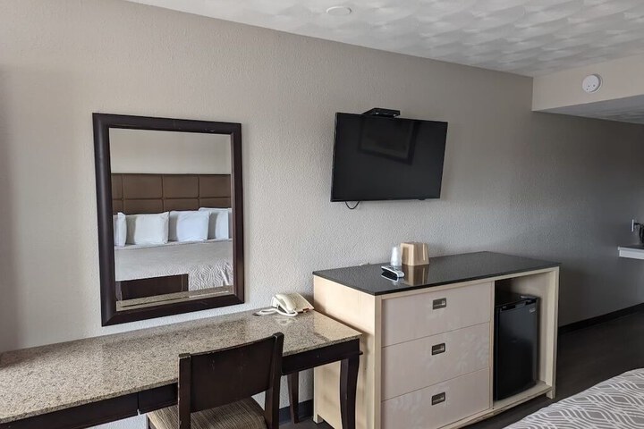 Standard Room, King or Two Doubles (2 of 3)
