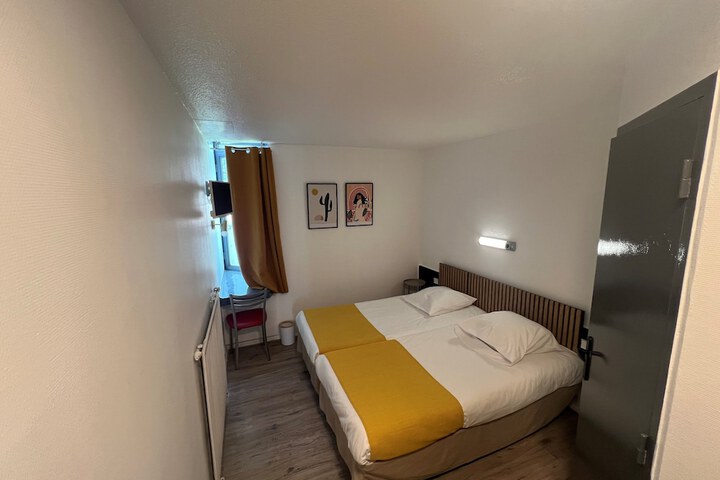 Room 7 of 19