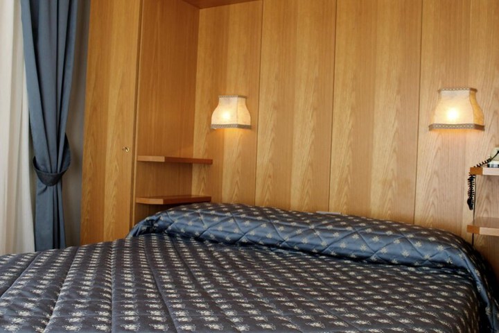 Room 13 of 48