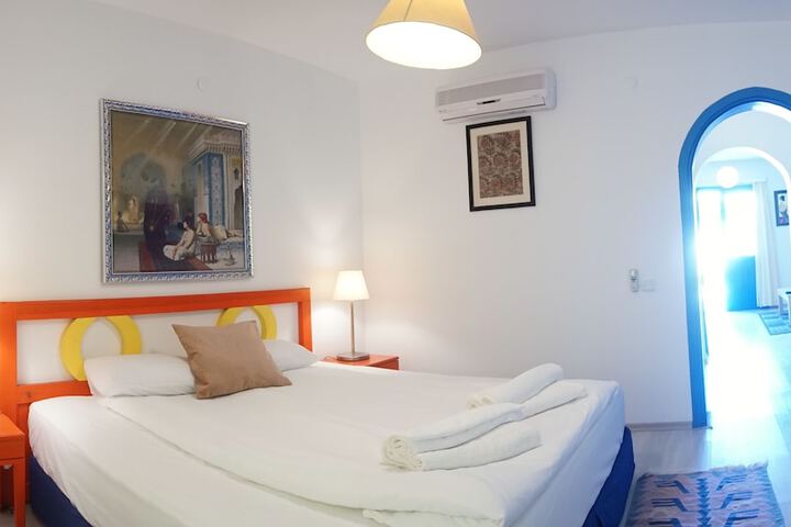 Room 27 of 144