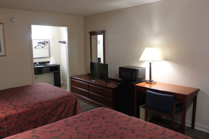 2 Queen Beds (3 of 12)