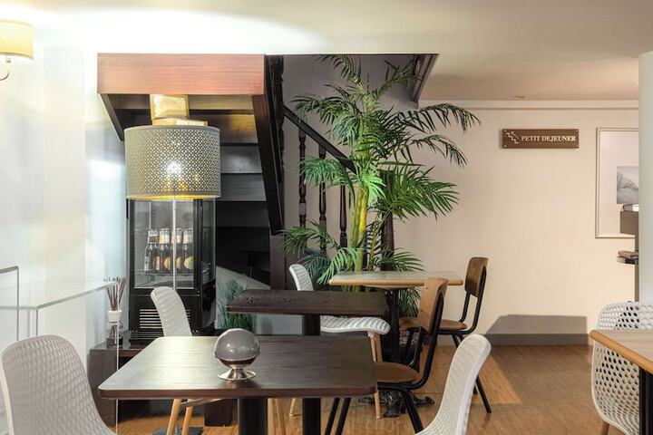 Guest Lobby