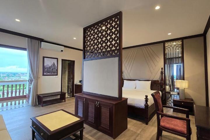 Room 53 of 99