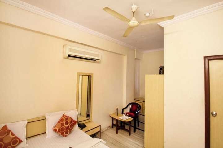 Room 11 of 24