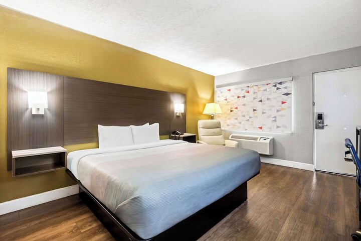 1 King Bed (6 of 16)