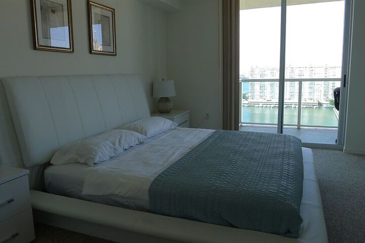 Room 11 of 79