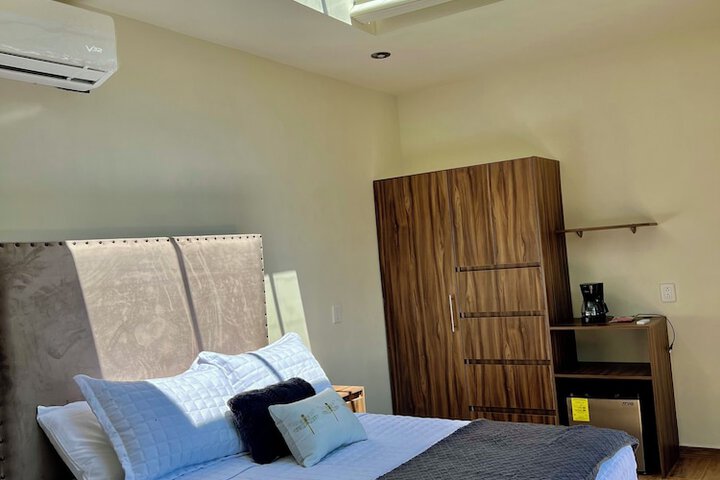 Room 8 of 50