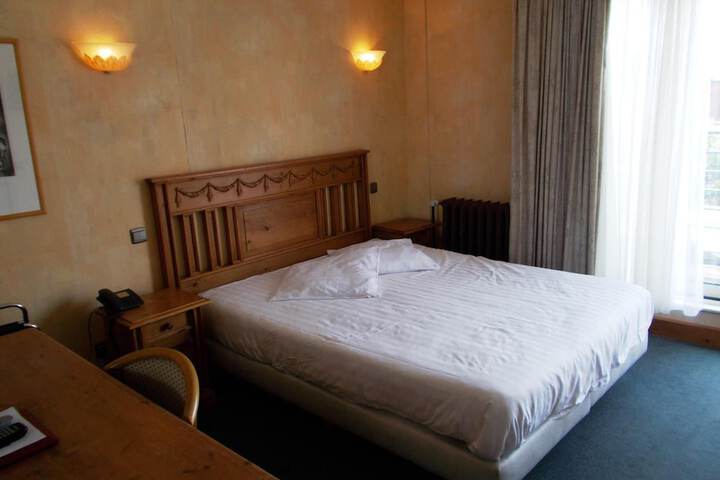 Room 8 of 35