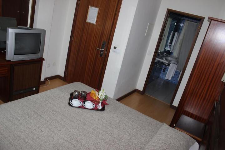 Room 4 of 33