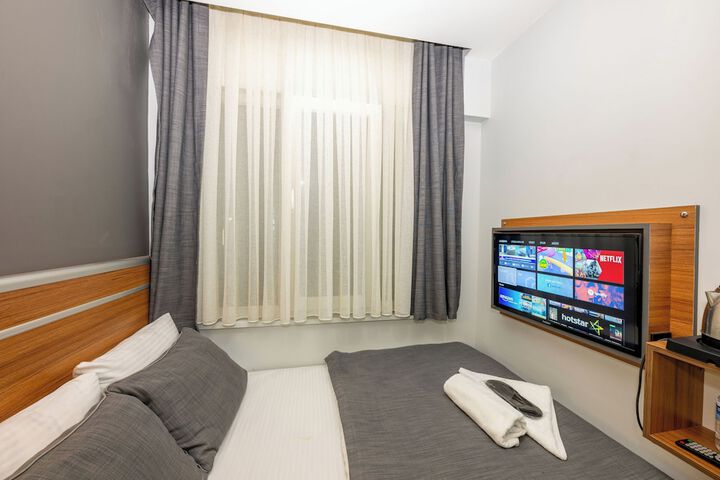 Room 27 of 41