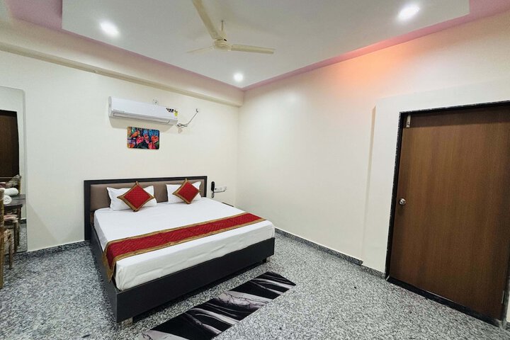 Room 6 of 31