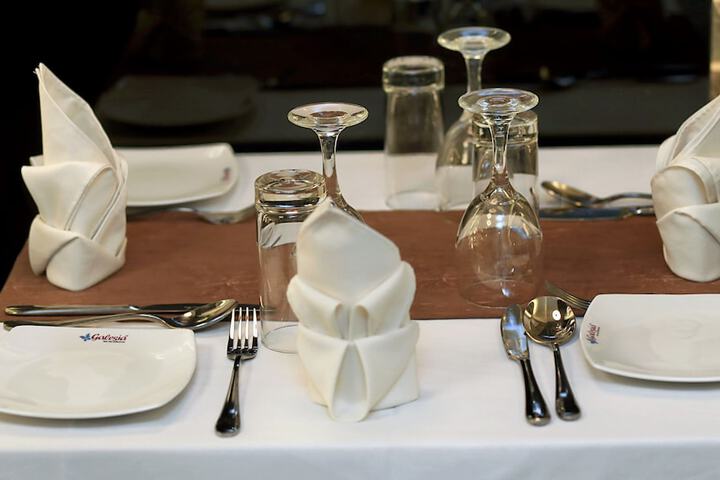 Dining 26 of 49