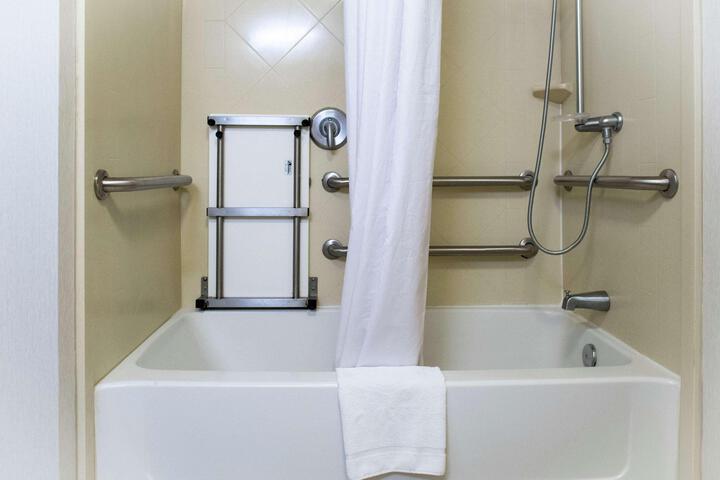 1 King Mobility Accessible with Tub (6 of 24)