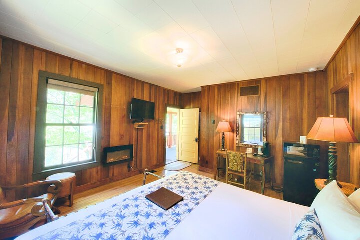 Room 39 of 243
