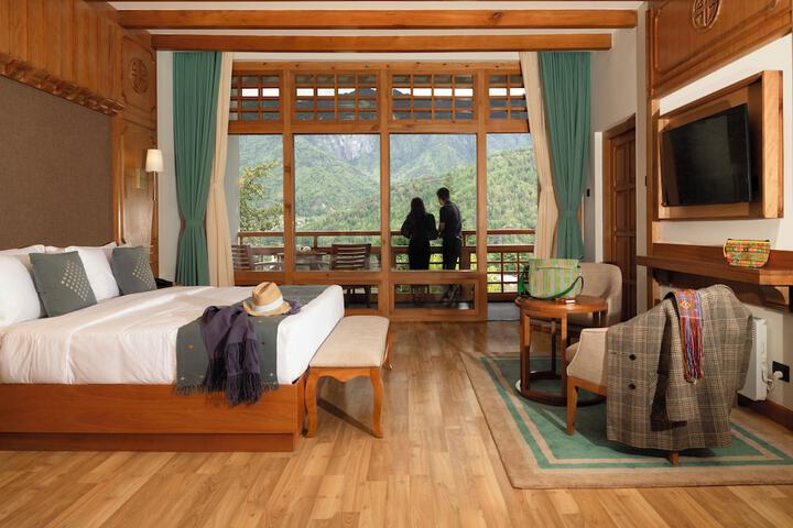 Room 2 of 8