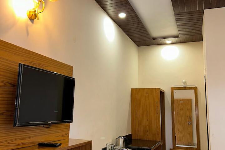 Room 6 of 23