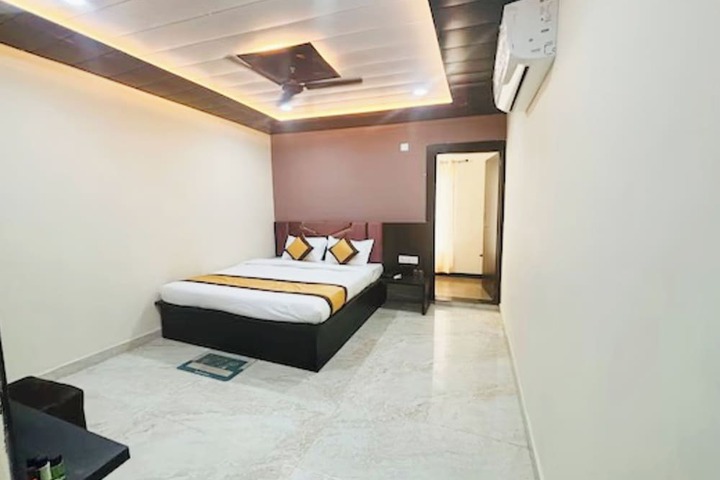 Room 7 of 26