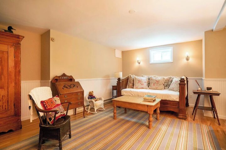 Room 12 of 37