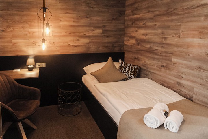 Room 10 of 70