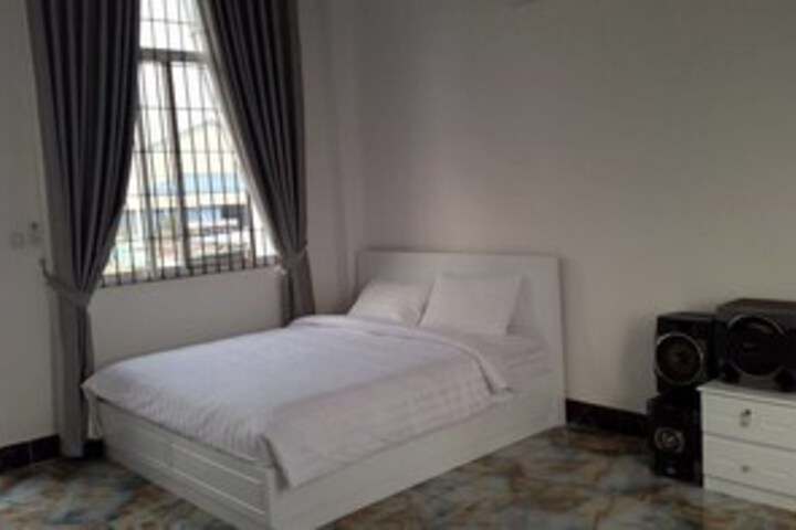 Room 3 of 11