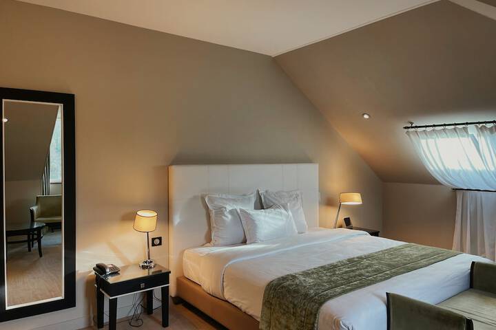 Room 6 of 37