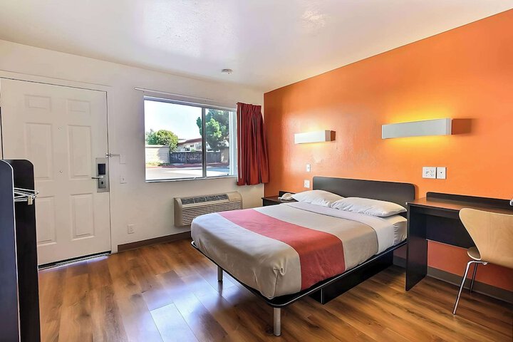 2 Double Beds (13 of 20)
