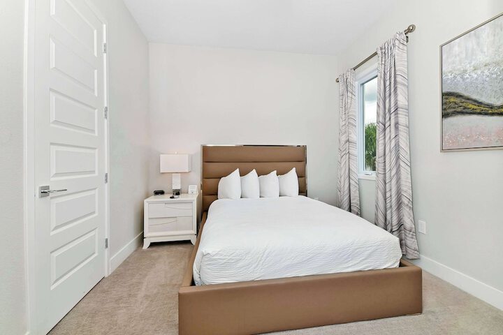 Room 45 of 216