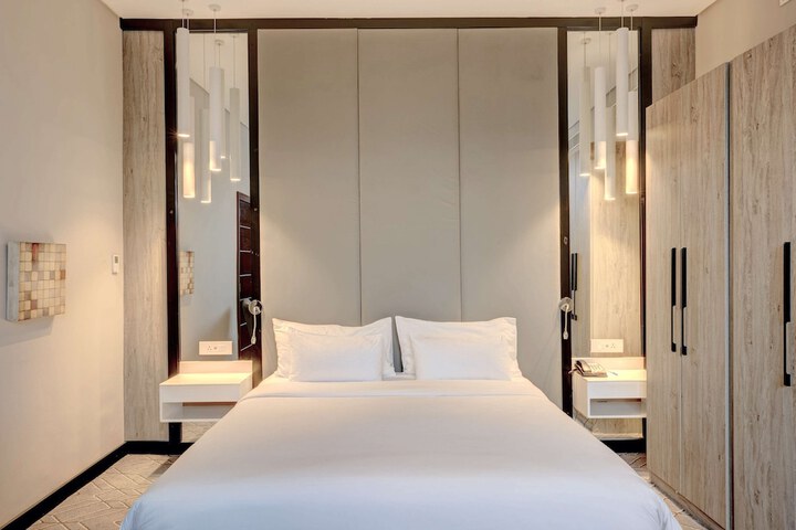 Room 51 of 193