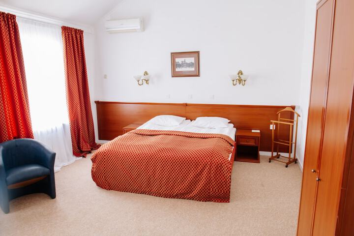 Room 6 of 73