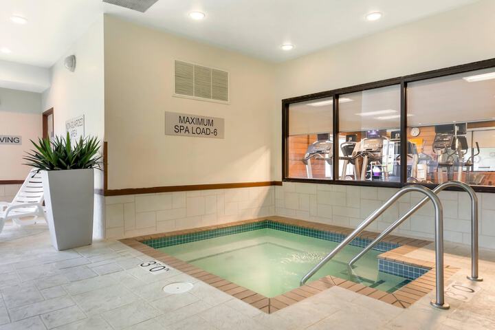 Pool Hotel