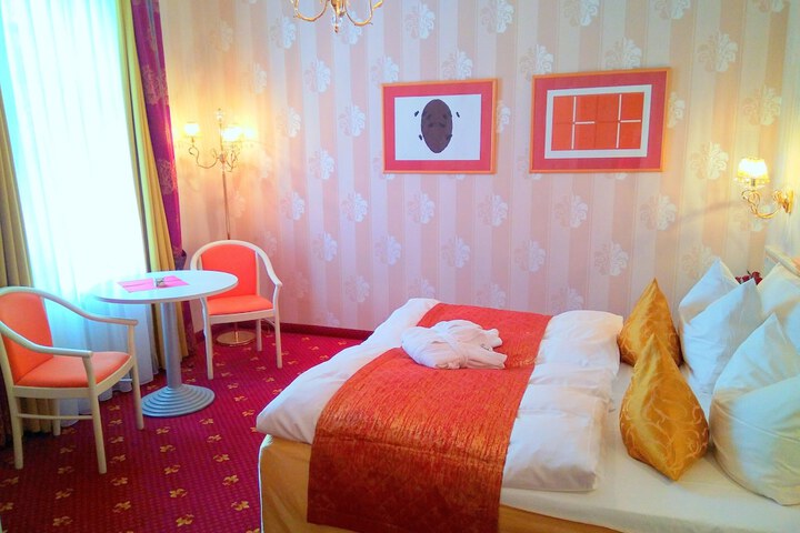Room 10 of 40