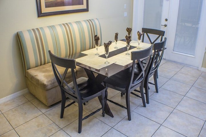 Dining 13 of 17