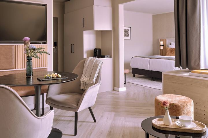 Room 12 of 77