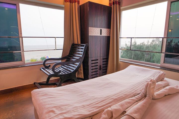 Room 9 of 90
