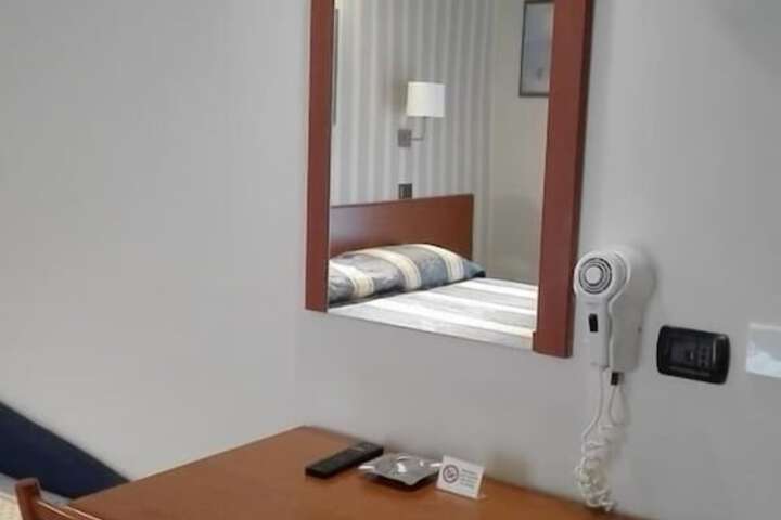 Room 7 of 40