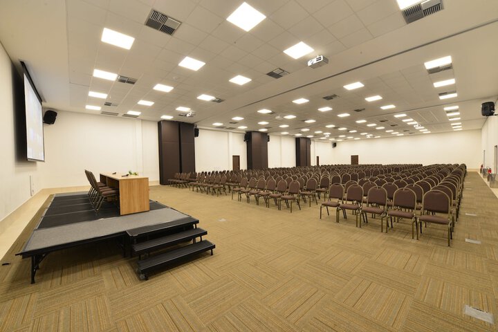 Ballroom/Hall 108 of 122